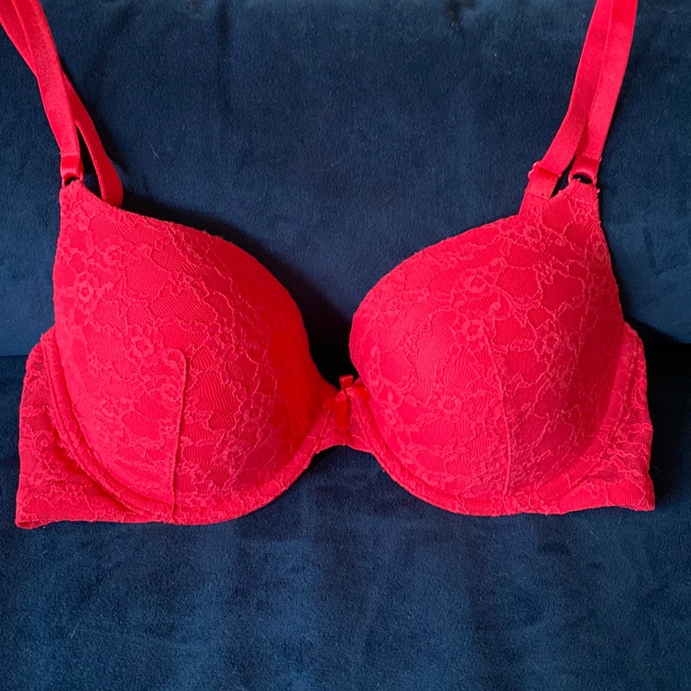 Victoria’s Secret 36C bra